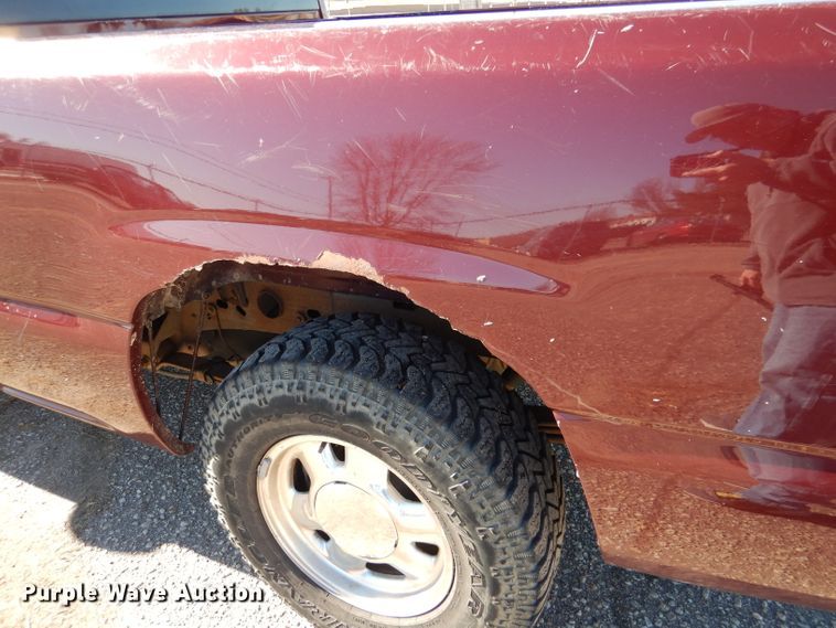 image for item HN9788 2003 GMC Sierra 1500  Ext. Cab pickup truck