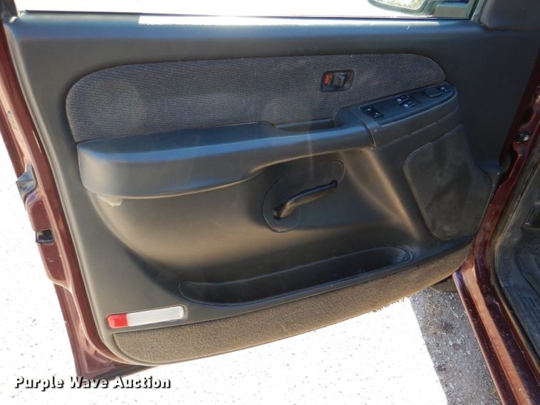 image for item HN9788 2003 GMC Sierra 1500  Ext. Cab pickup truck