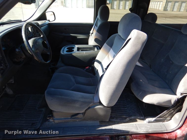 image for item HN9788 2003 GMC Sierra 1500  Ext. Cab pickup truck