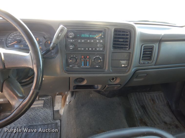 image for item HN9788 2003 GMC Sierra 1500  Ext. Cab pickup truck