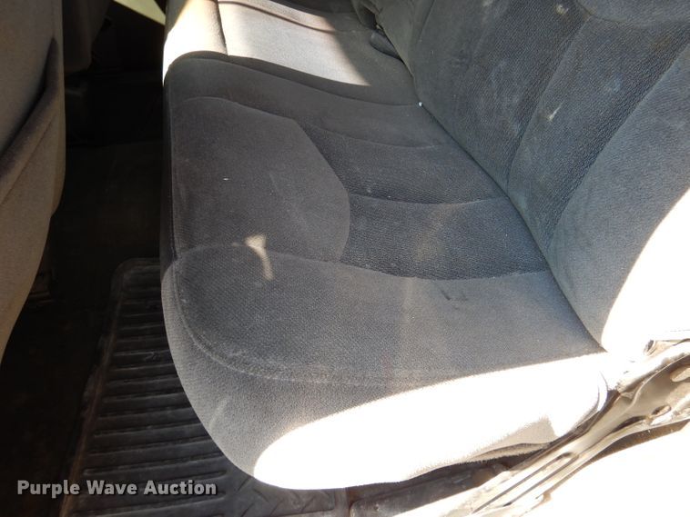 image for item HN9788 2003 GMC Sierra 1500  Ext. Cab pickup truck