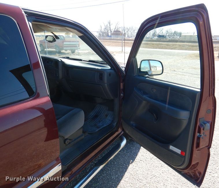 image for item HN9788 2003 GMC Sierra 1500  Ext. Cab pickup truck