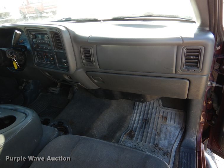 image for item HN9788 2003 GMC Sierra 1500  Ext. Cab pickup truck