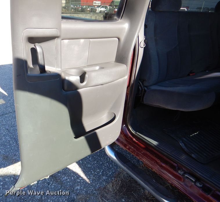 image for item HN9788 2003 GMC Sierra 1500  Ext. Cab pickup truck