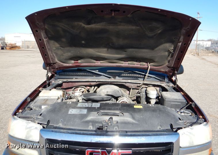 image for item HN9788 2003 GMC Sierra 1500  Ext. Cab pickup truck