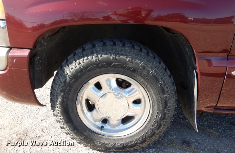 image for item HN9788 2003 GMC Sierra 1500  Ext. Cab pickup truck