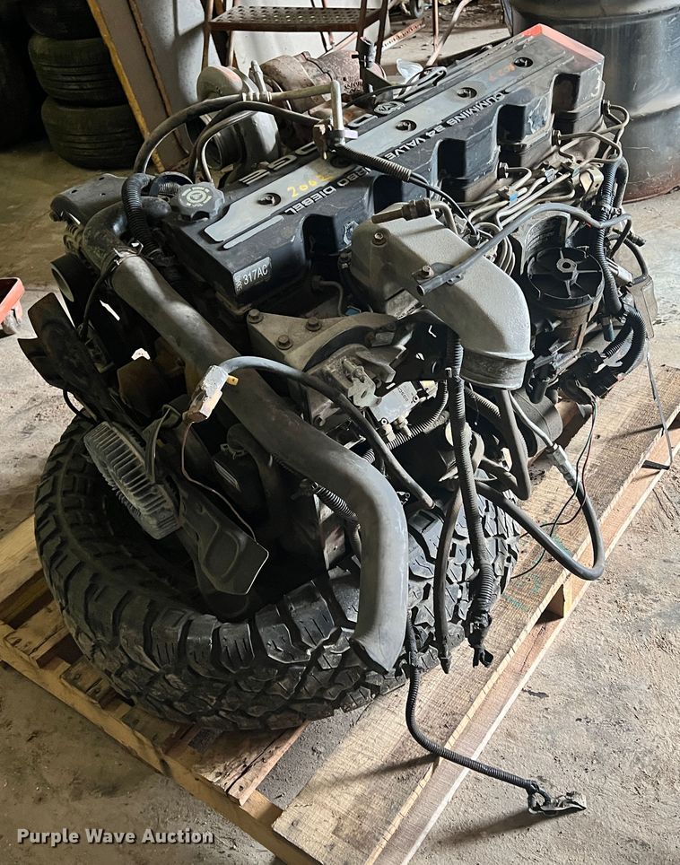 image for item ID9668 2002 Cummins  engine