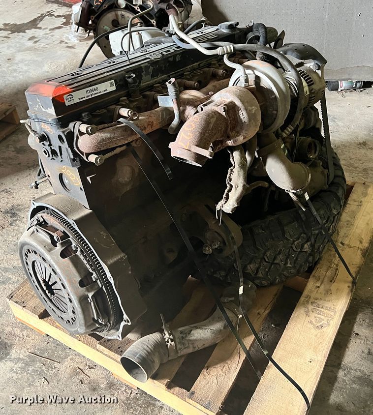 image for item ID9668 2002 Cummins  engine