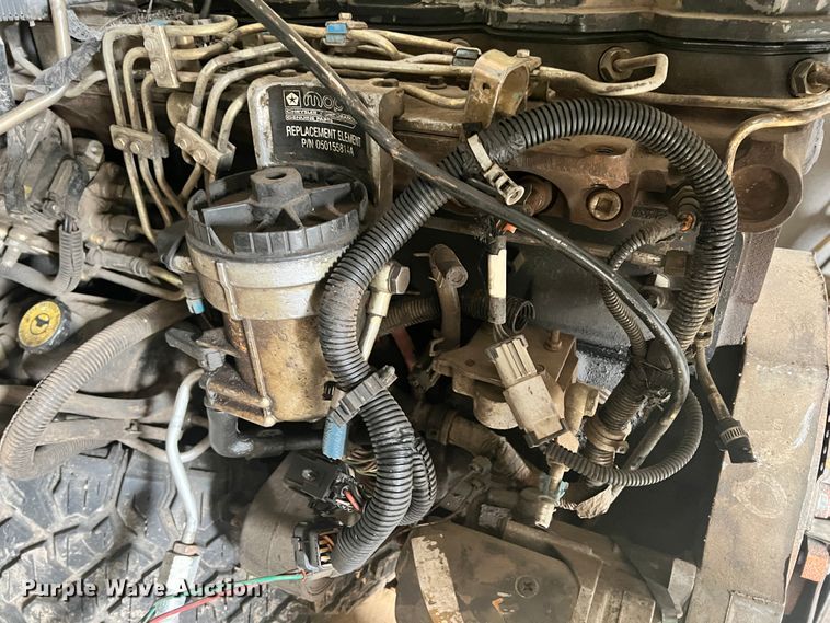 image for item ID9668 2002 Cummins  engine