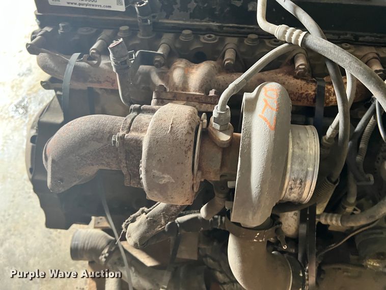 image for item ID9668 2002 Cummins  engine