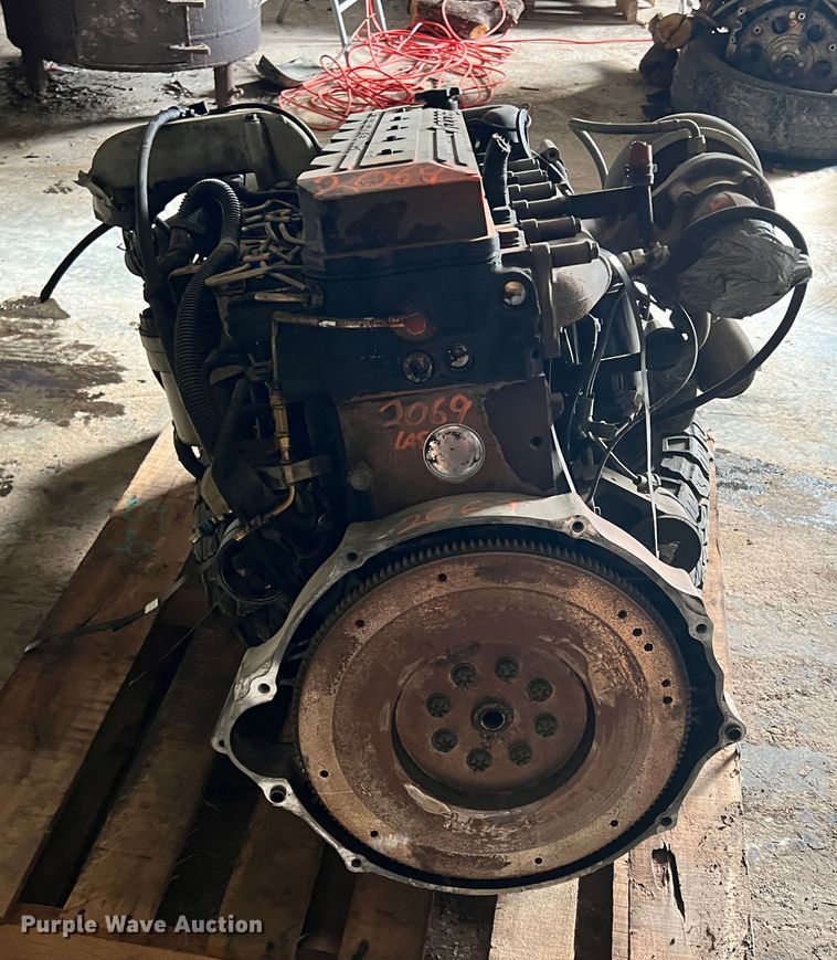 image for item ID9669 2000 Cummins  engine