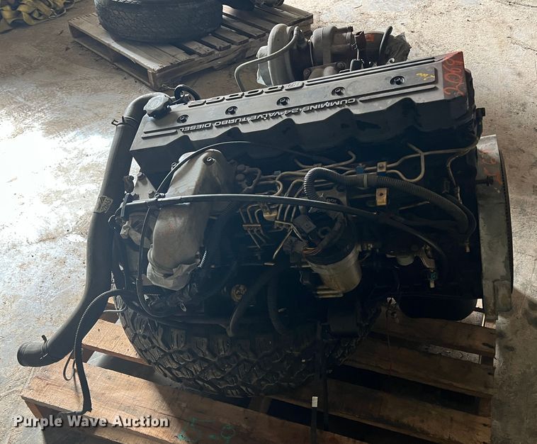image for item ID9669 2000 Cummins  engine