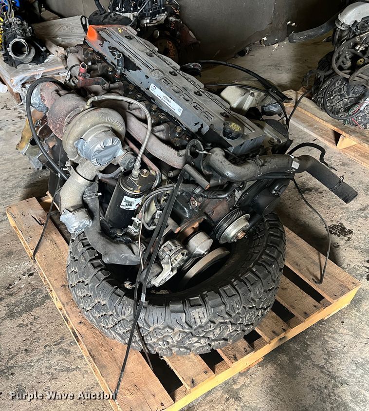 image for item ID9669 2000 Cummins  engine