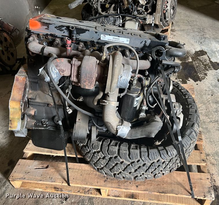 image for item ID9669 2000 Cummins  engine