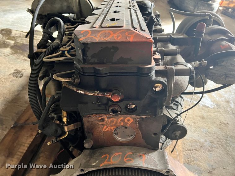 image for item ID9669 2000 Cummins  engine