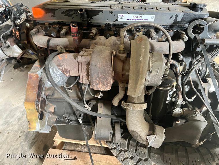 image for item ID9669 2000 Cummins  engine