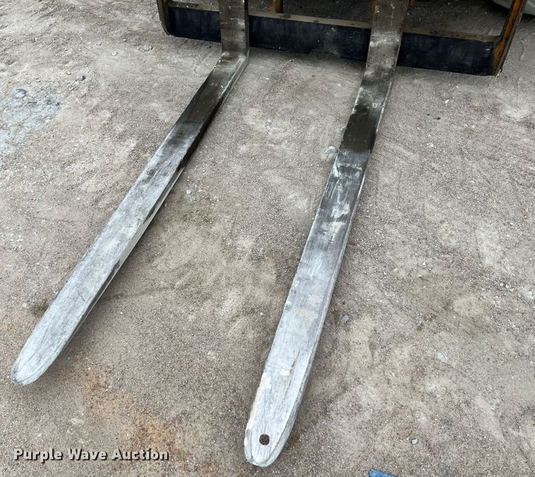 image for item ID9691 1999 Case 588G  forklift