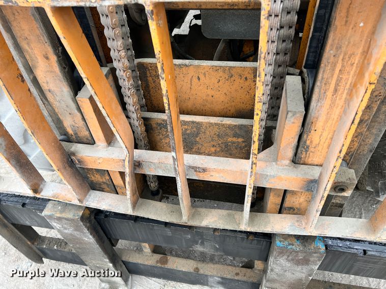 image for item ID9691 1999 Case 588G  forklift