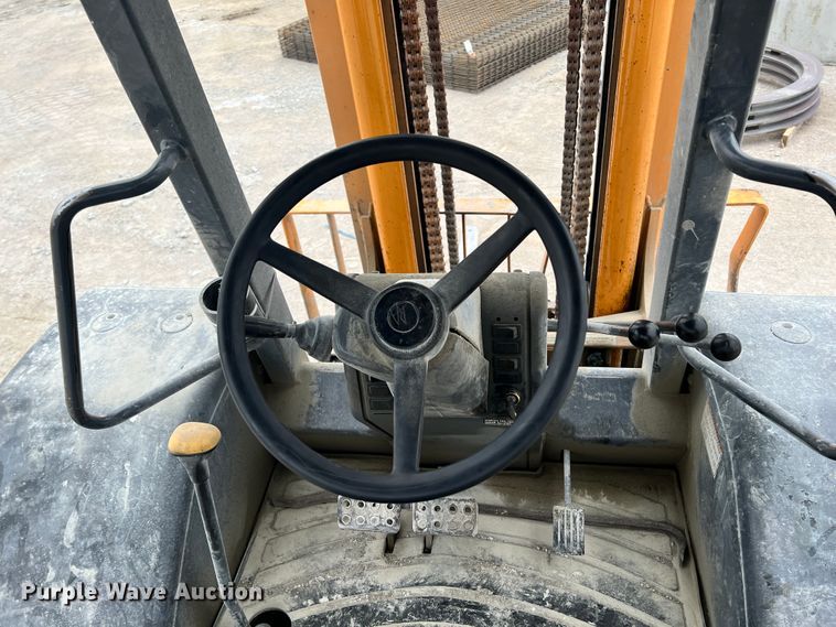 image for item ID9691 1999 Case 588G  forklift