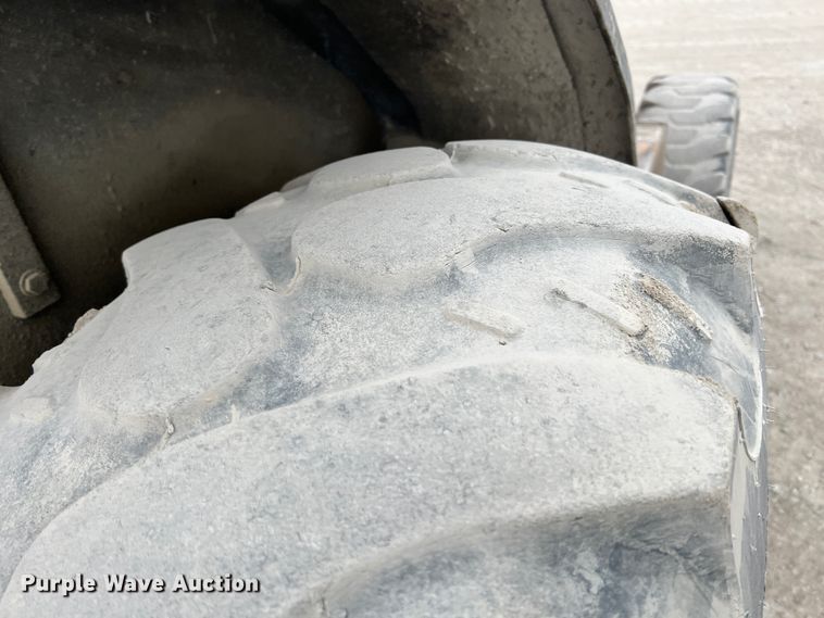 image for item ID9691 1999 Case 588G  forklift