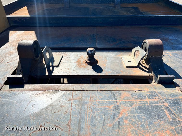 image for item ID9708 2006 GMC C4500  flatbed truck