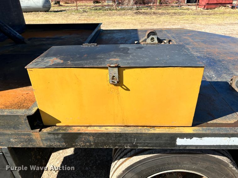 image for item ID9708 2006 GMC C4500  flatbed truck