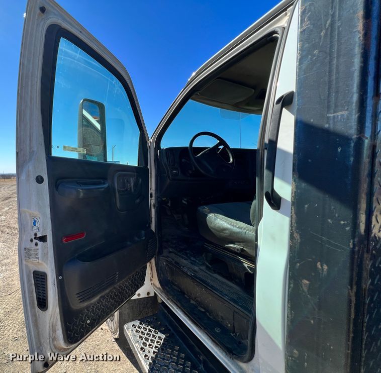 image for item ID9708 2006 GMC C4500  flatbed truck