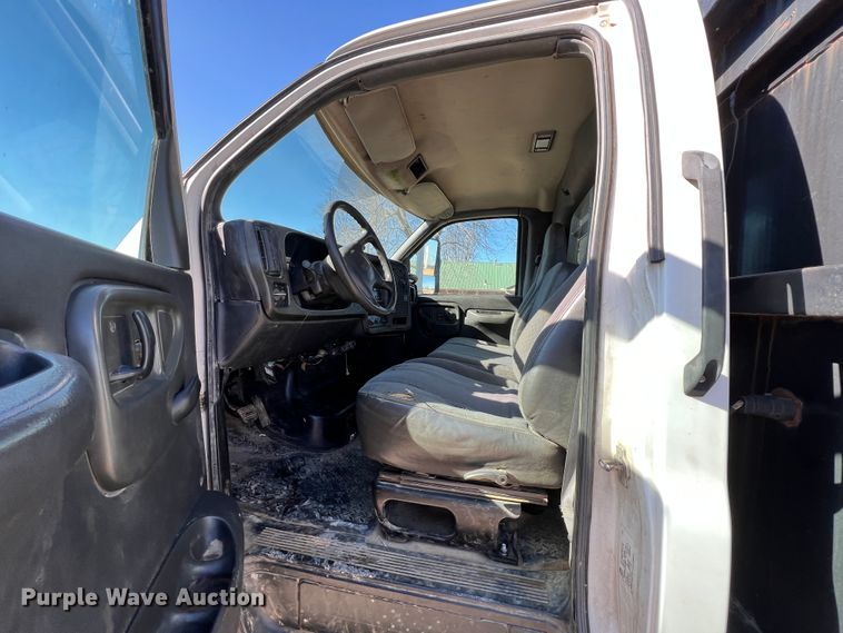 image for item ID9708 2006 GMC C4500  flatbed truck