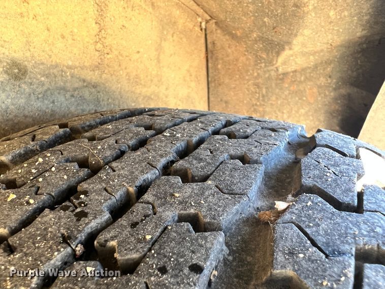 image for item ID9710 2004 R Vision R Wagon  camper