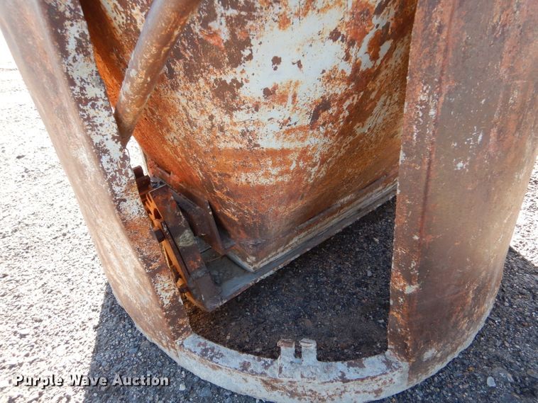 image for item IE9585 (2) concrete buckets