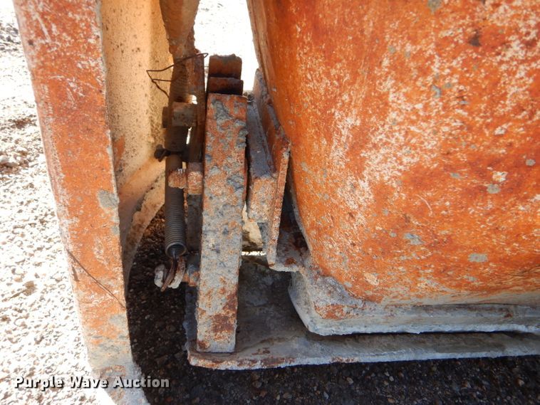 image for item IE9585 (2) concrete buckets