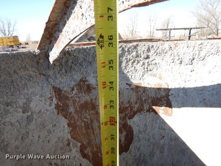 image for item IE9585 (2) concrete buckets