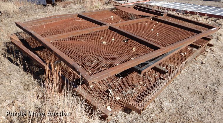 image for item IE9587 Approximately 10 steel panels