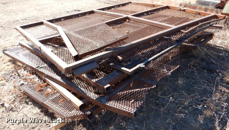 image for item IE9587 Approximately 10 steel panels