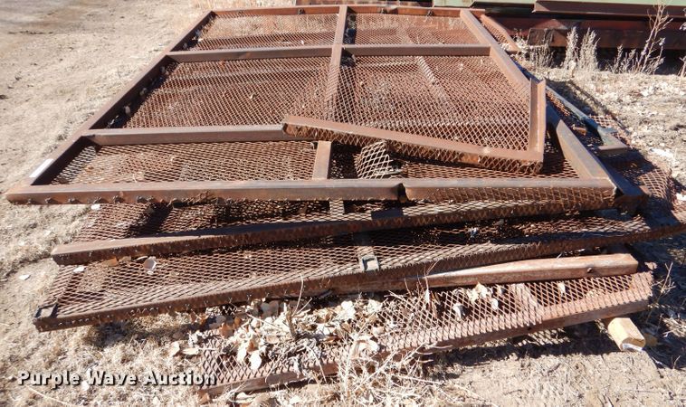 image for item IE9587 Approximately 10 steel panels