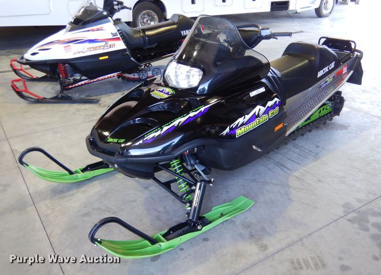 image for item IE9607 2001 Arctic Cat Mountain Cat 800  snowmobile