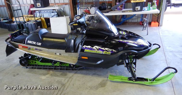 image for item IE9607 2001 Arctic Cat Mountain Cat 800  snowmobile