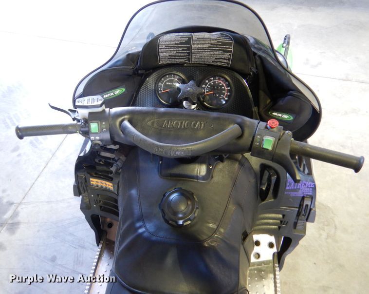 image for item IE9607 2001 Arctic Cat Mountain Cat 800  snowmobile