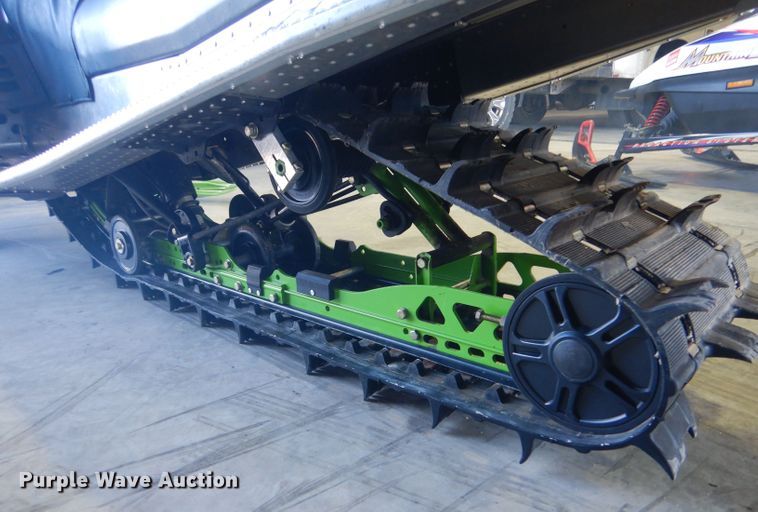 image for item IE9607 2001 Arctic Cat Mountain Cat 800  snowmobile