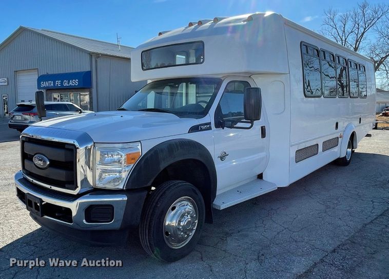 image for item IF9280 2015 Ford F550 Super Duty  shuttle bus