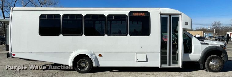 image for item IF9280 2015 Ford F550 Super Duty  shuttle bus