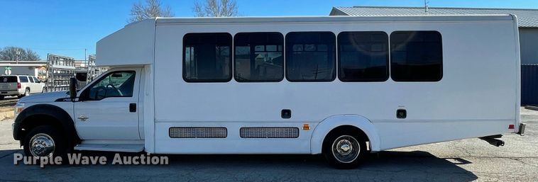 image for item IF9280 2015 Ford F550 Super Duty  shuttle bus