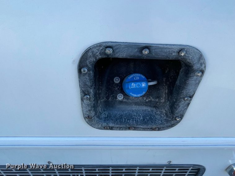 image for item IF9280 2015 Ford F550 Super Duty  shuttle bus