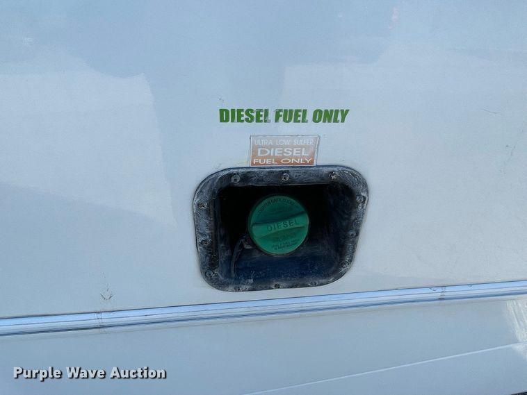 image for item IF9280 2015 Ford F550 Super Duty  shuttle bus