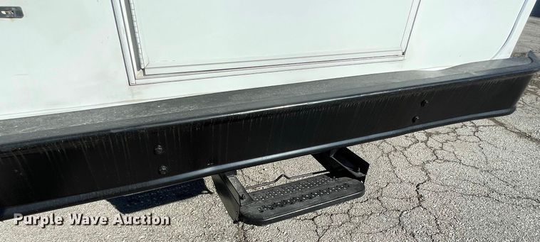 image for item IF9280 2015 Ford F550 Super Duty  shuttle bus