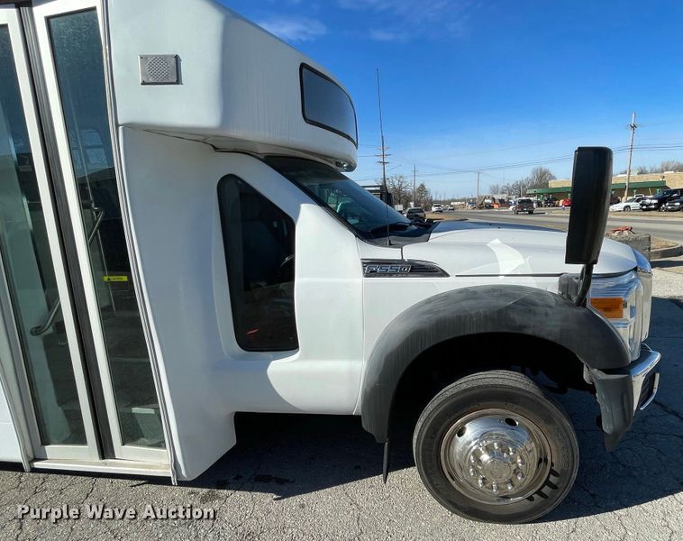 image for item IF9280 2015 Ford F550 Super Duty  shuttle bus