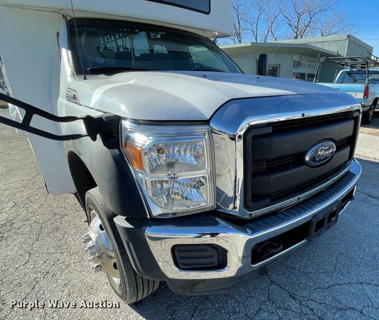 image for item IF9280 2015 Ford F550 Super Duty  shuttle bus