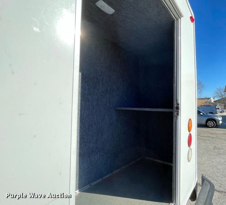 image for item IF9280 2015 Ford F550 Super Duty  shuttle bus