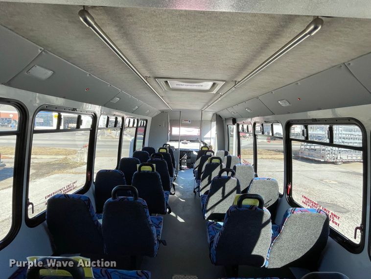 image for item IF9280 2015 Ford F550 Super Duty  shuttle bus