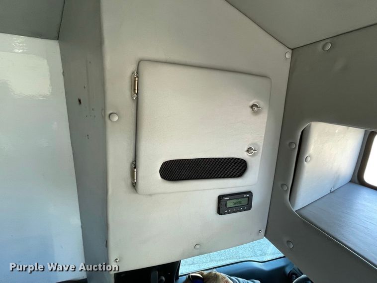 image for item IF9280 2015 Ford F550 Super Duty  shuttle bus